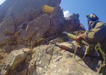 LEZGÎN -Gerîla ji 5 metreyan li leşkeran dan: Li Bazîdê 8 dagirker hatin cezakirin, li Çelê 2 kozik hatin îmhakirin