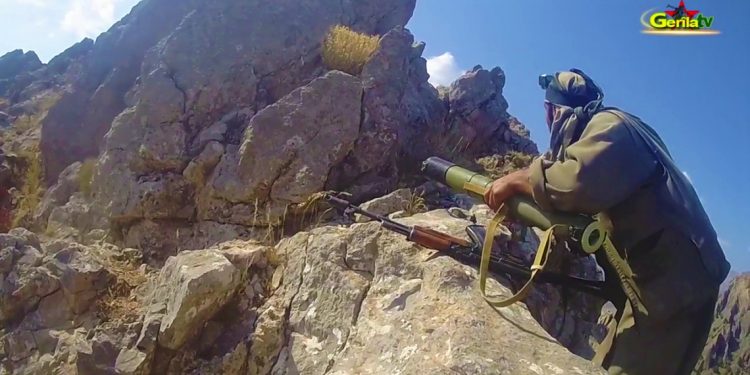 LEZGÎN -Gerîla ji 5 metreyan li leşkeran dan: Li Bazîdê 8 dagirker hatin cezakirin, li Çelê 2 kozik hatin îmhakirin