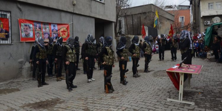 YPS/YPS-JIN: Pêwîst e gelê Kurd derbasî xweparastinê bibin