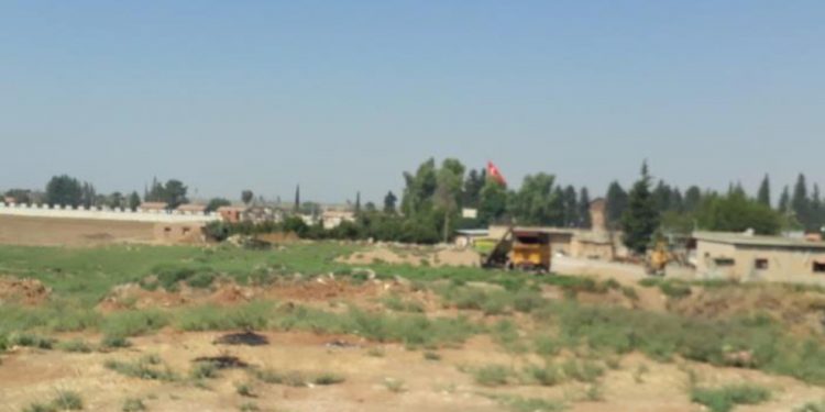 Dagirkeriya dewleta Tirk li sînorê Dirbêsiyê xendekan dikole