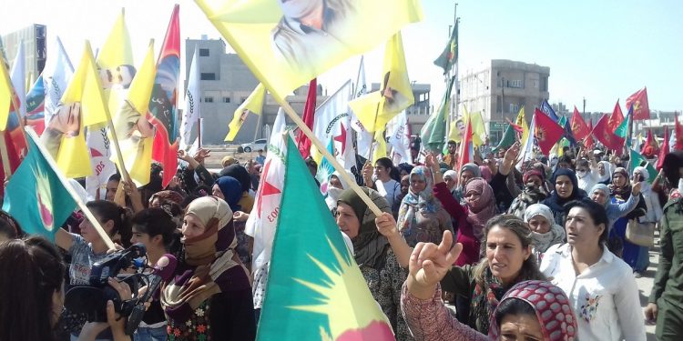 Ji bo silavkirina berxwedana Cenga Heftanînê gelê Kobanê herikîn qadan