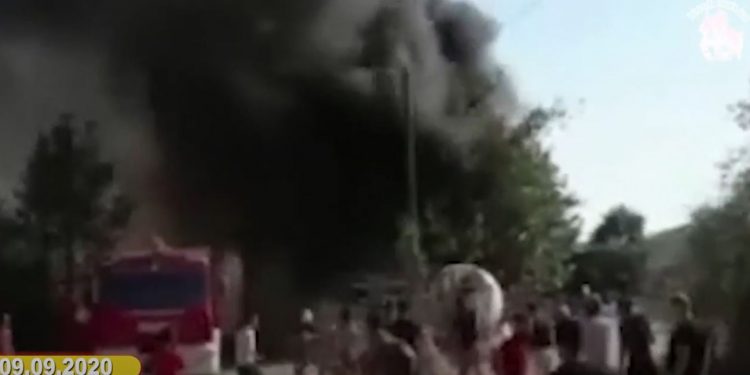 LEZGÎN – Însiyatîfa Zarokên Agir li Kocaelî û Antalyayê 2 febrîqe û bi dehan wesayit şewitandin