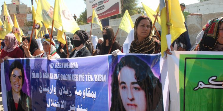 Ji bo silavkirina berxwedana Cenga Heftanînê gelê Qamişlo daketin kolanan