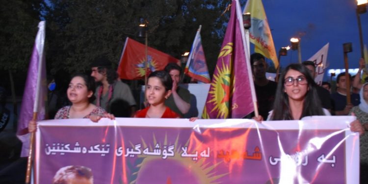 Di Roja Aştiyê de Jinên Ciwan Başûr li dijî tecrîda li ser Rêberê Gelan Abdullah Ocalan meşiyan