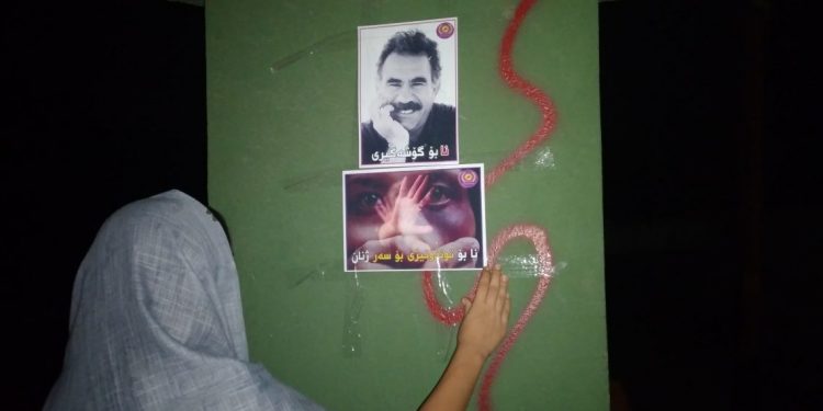 Jinên Ciwan li Silêmaniyê wêneyên Rêberê Gelan Abdullah Ocalan daliqand