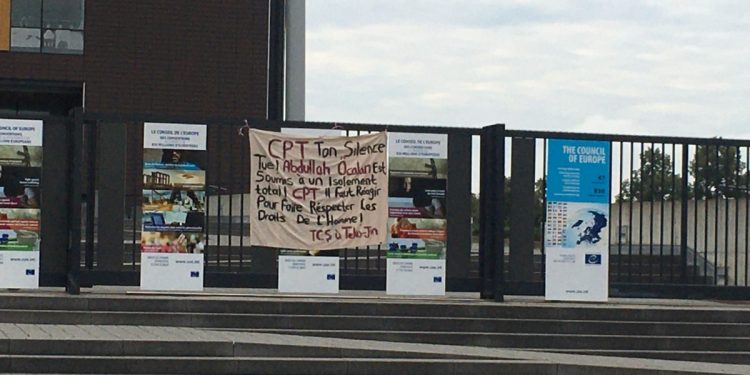 Ciwanên Kurd li ber CPT’ê li dijî tecrîda li ser Rêberê Gelan Abdullah Ocalan çalakî kirin