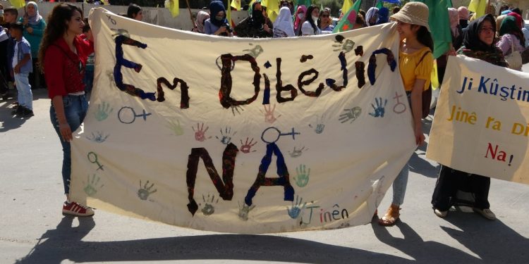 Jinên Ciwan di derbarê pêngava “Em Dibêjin NA” de du çalakî li darxistin