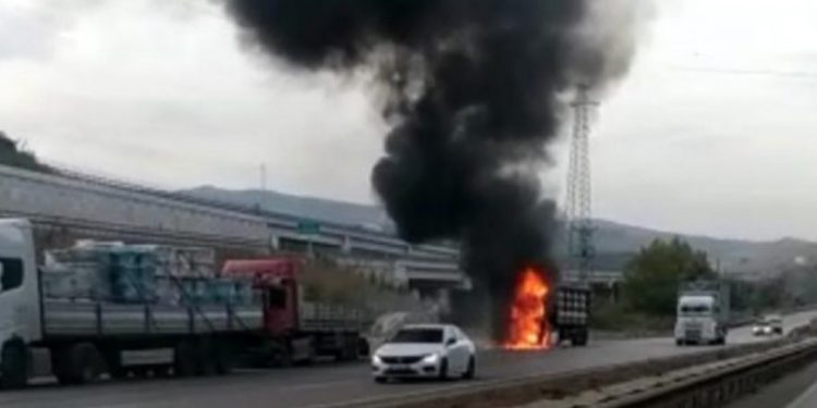 Însiyatîfa Zarokên Agir li 4 bajaran 4 wesayit û restorantek şewitandin