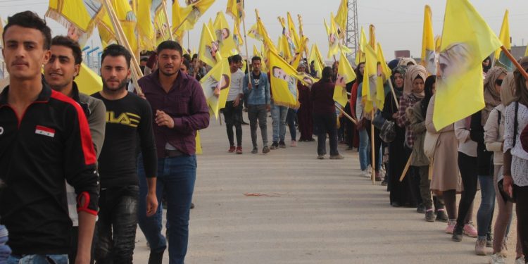 Ciwanên Serêkaniyê yên li kampa Waşokanî Meşa xwe ya dirêj lidar xistin
