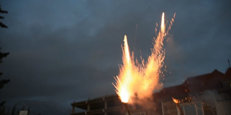 Ciwanên Welatparêz û Jinên Ciwan ên Têkoşer salvegera 43’emîn a PKK’ê pîroz kirin