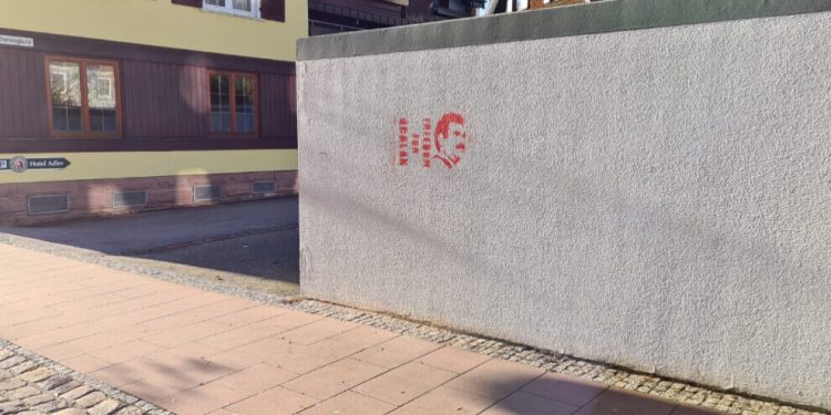 Ciwanên Kurd li Stûttgartê wêneyên Rêber APO çêkirin