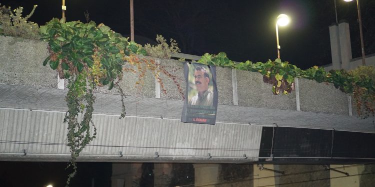 Ji Ciwanan li Kasselê çalakiya pankartan