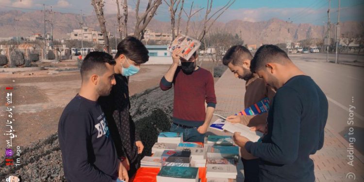 Di çarçova “Dem Dema Azadiyê ye” de ciwana Ranya yê standa pirtûka vekir