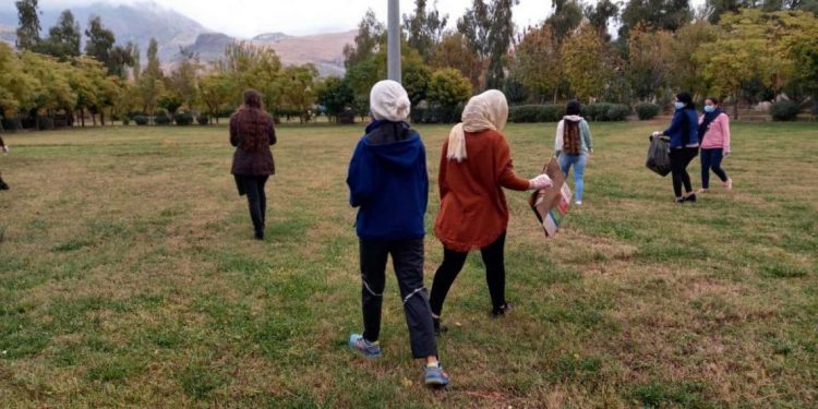 Jinên Ciwan li Xurmal cihên geştiyariyê paqij kirin