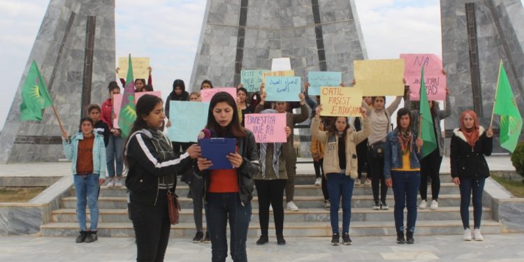 Jinên ciwan destdirêjiya li Batmanê ya dijî zarokekê şermezar kir