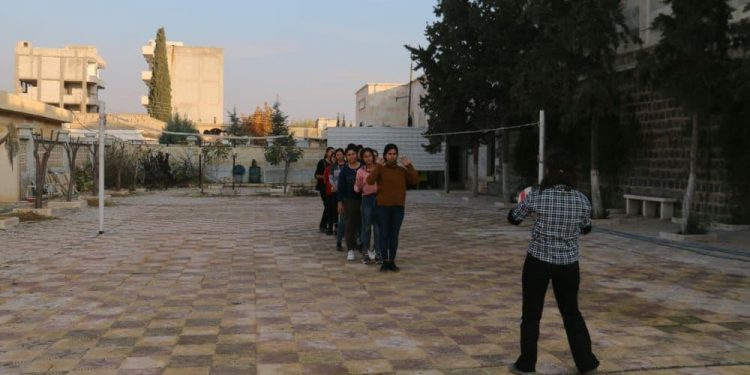 Perwerdeya Jinên Ciwan a Şehîd Amara Kobanê bi coşeke mezin didome