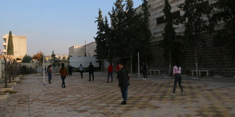 Perwerdeya Jinên Ciwan a Şehîd Amara Kobanê bi coşeke mezin didome