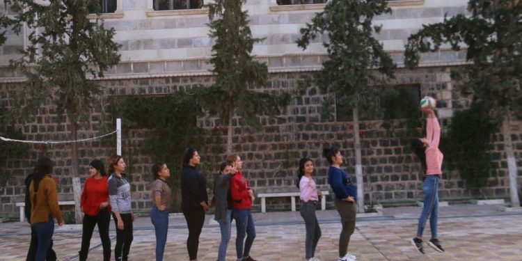 Perwerdeya Jinên Ciwan a Şehîd Amara Kobanê bi coşeke mezin didome