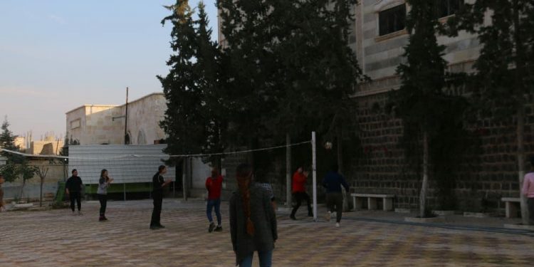 Perwerdeya Jinên Ciwan a Şehîd Amara Kobanê bi coşeke mezin didome