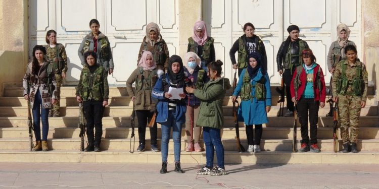 Jinên ciwan ên herêma Cizîrê beşdarî berxwedana Eyn Îsayê dibin