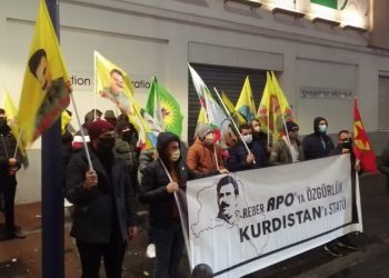 Ciwanên Kurd ê Parîsê tecrîd û dagirkerî şermezarkirin