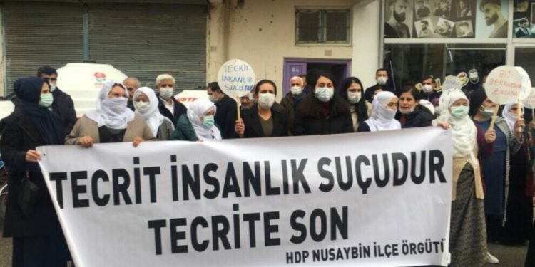 Li her derê dengek bilind dibe: “Tecrît li sûcê mirovahi ye”