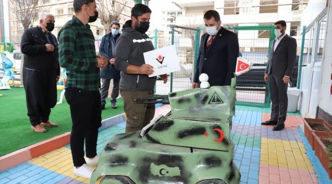 Dewleta Tirk zarokan îstîsmar dike