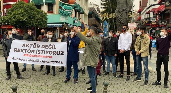 Xwendevan li her derê Bogzîçiyê xwedî derdikevin