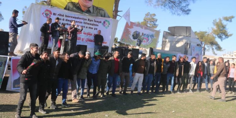 Ciwanên Kobanê ji bo piştgiriya Eyn Îsayê li ser piya ne