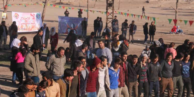 Ciwanên Kobanê ji bo piştgiriya Eyn Îsayê li ser piya ne