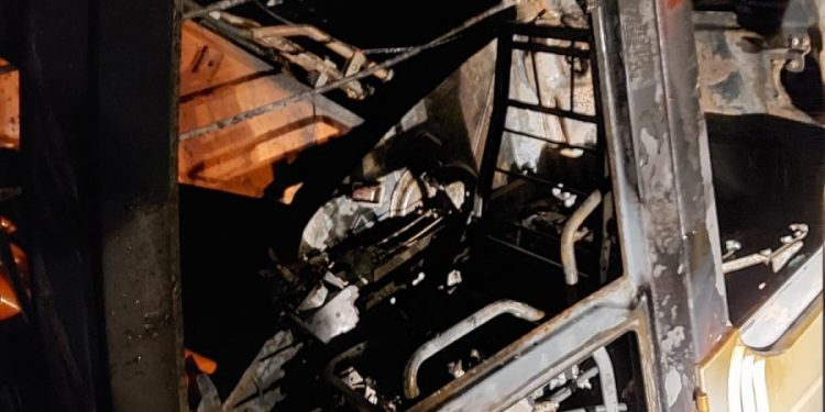 Milîsên HBDH’ê Makîneya Kar ya Kayyum şewitandin.