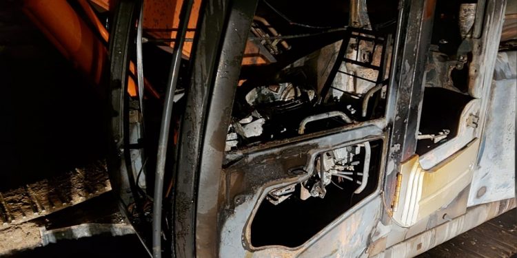 Milîsên HBDH’ê Makîneya Kar ya Kayyum şewitandin.