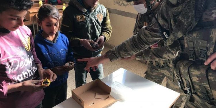 Dewleta faşist perwerda bombeya zindî dide zarokên Kurd