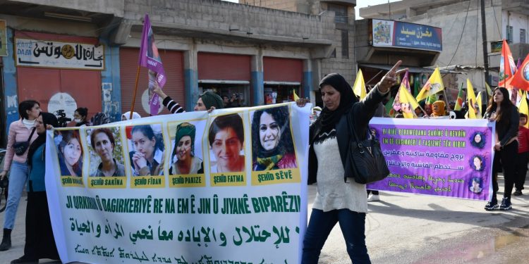 Sê jinên Kurd ên Şoreşger Sakîne Cansiz, Fîdan Dogan û Leyla Şaylamez her derê tên bibîranîn