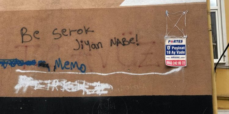 Meclîsa Ciwanên HDP’ê ya Stenbolê ji bo piştgiriya grevên birçîbûnê li qada ne