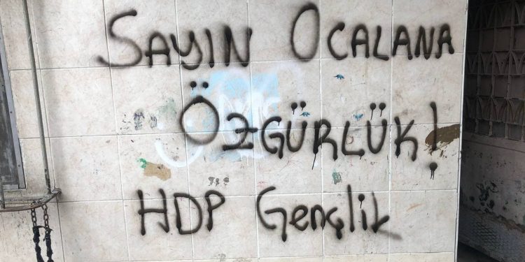 Meclîsa Ciwanên HDP’ê ya Stenbolê ji bo piştgiriya grevên birçîbûnê li qada ne