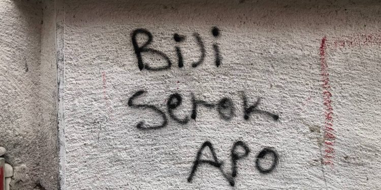 Meclîsa Ciwanên HDP’ê ya Stenbolê ji bo piştgiriya grevên birçîbûnê li qada ne