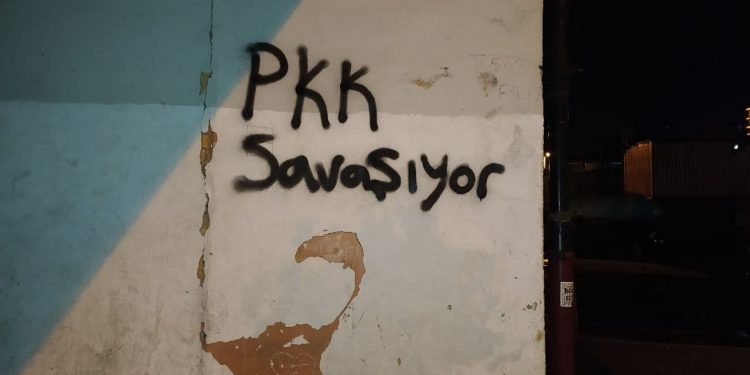 Ciwanên Stenbolê li dijî tecrîdê li ser piya ne