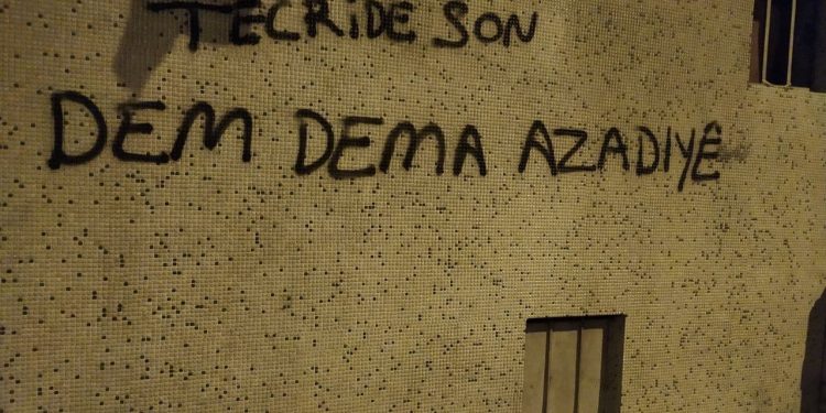 Ciwanên Stenbolê li dijî tecrîdê li ser piya ne