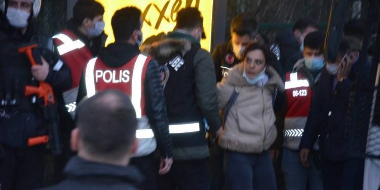 Polêsên faşîst qereqolê de îşkence xwendekaran kir