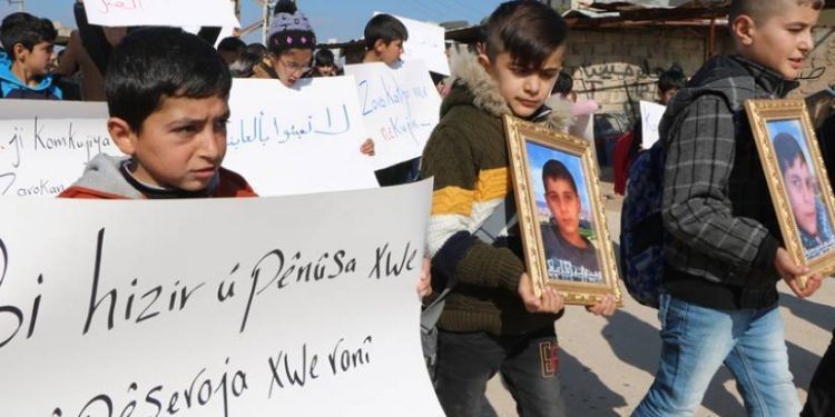 Li dijî komkujiyên li ser zarokan xwendekarên Tel Rifatê qada ne