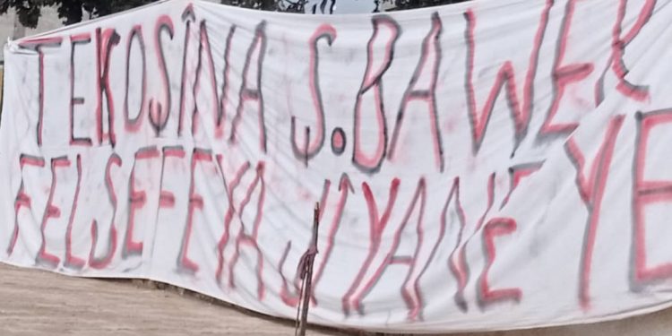 Ciwanên Kobanê li dijî komployê kon vedan