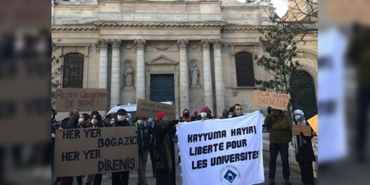 Piştewaniya Bogazîçi’yê gur dibe