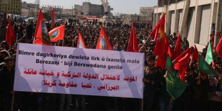 Ciwanên Kobanê li Dijî Dagirkeriya Tirk meşiyan