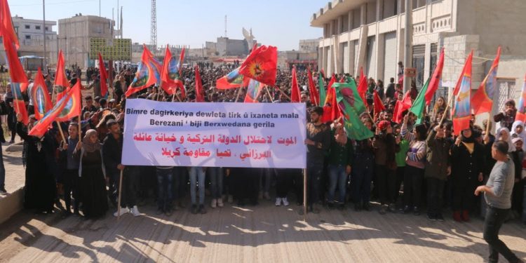 Ciwanên Kobanê li Dijî Dagirkeriya Tirk meşiyan