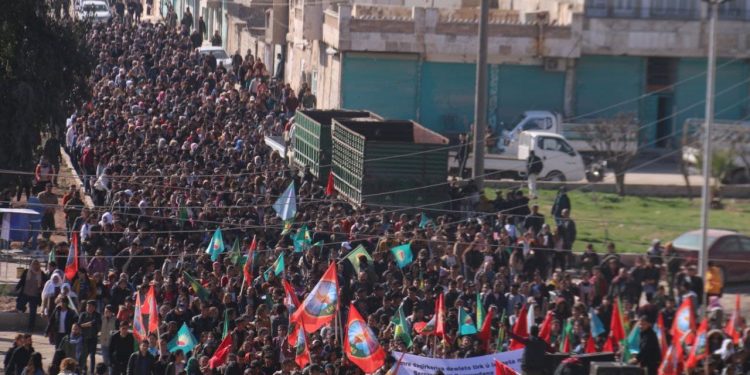 Ciwanên Kobanê li Dijî Dagirkeriya Tirk meşiyan