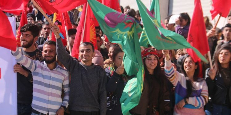 Ciwanên Kobanê li Dijî Dagirkeriya Tirk meşiyan