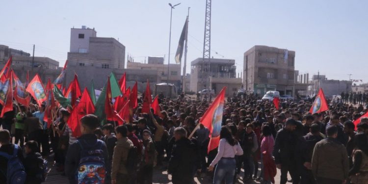 Ciwanên Kobanê li Dijî Dagirkeriya Tirk meşiyan