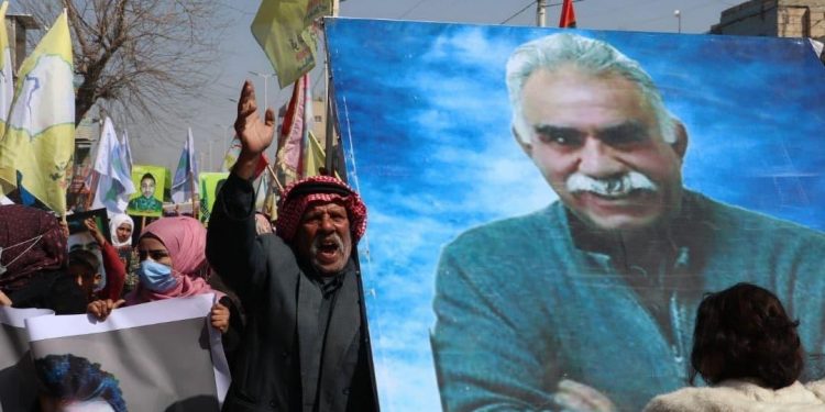 Ciwan û Gelê Tebqa ji bo azadiya Rêber Ocalan meşiyan