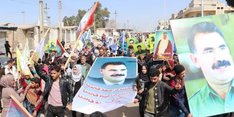 Ciwan û Gelê Tebqa ji bo azadiya Rêber Ocalan meşiyan